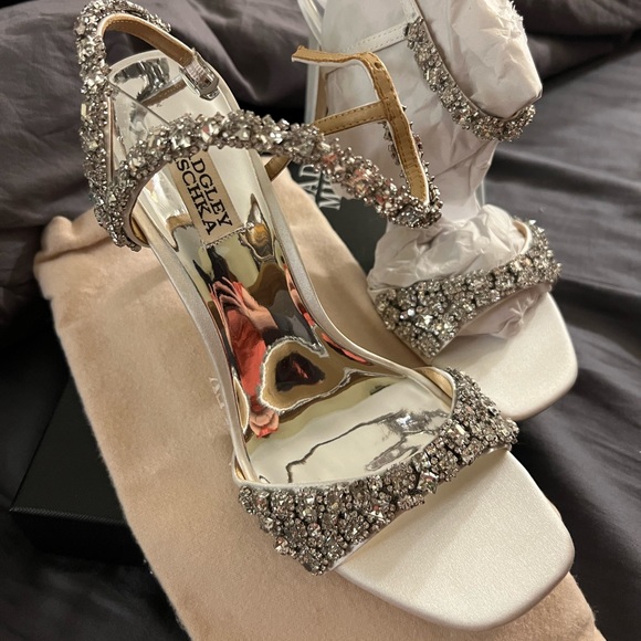 Badgley Mischka Galia Size White Satin - Picture 12 of 17